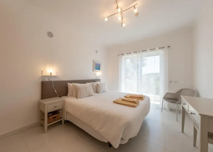 Porto De Mos 69 By Destination Algarve * 라고스